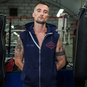 Sleeveless hoodie-zipped